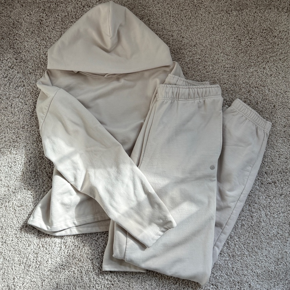 Zella Weekend Sweatpants and Sweatshirt Set